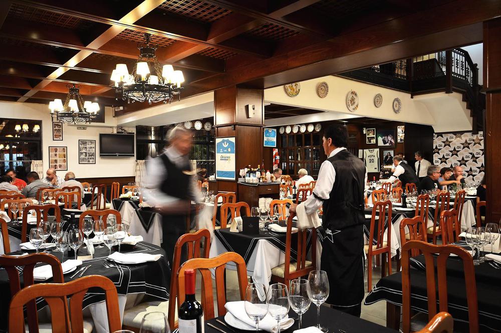 Don-Carlos-Salonconmozosbaja