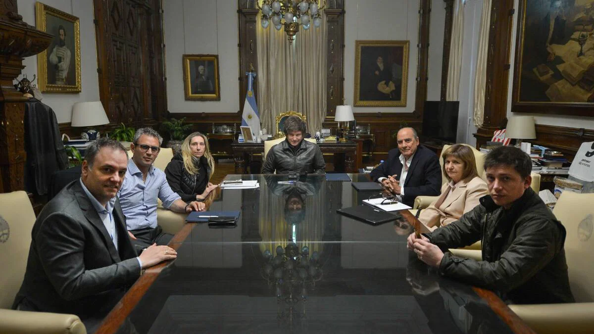 la-mesa-politica-de-milei-reunida-ayer-en-la-casa-UEWB3OWOBFGZZORFQRLT2DIDPY.jpg